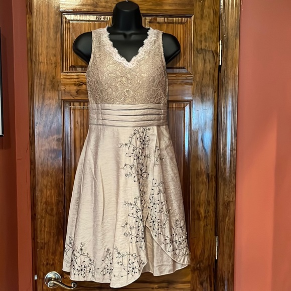 Young Essence Dresses & Skirts - NWOT Tan & Black Detailed Dress